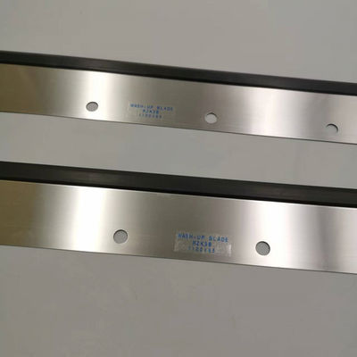 Blade de lavage de couleur argentée pour la machine d'impression Roland avec 11 trous et dimensions 1100x65x0,5 mm